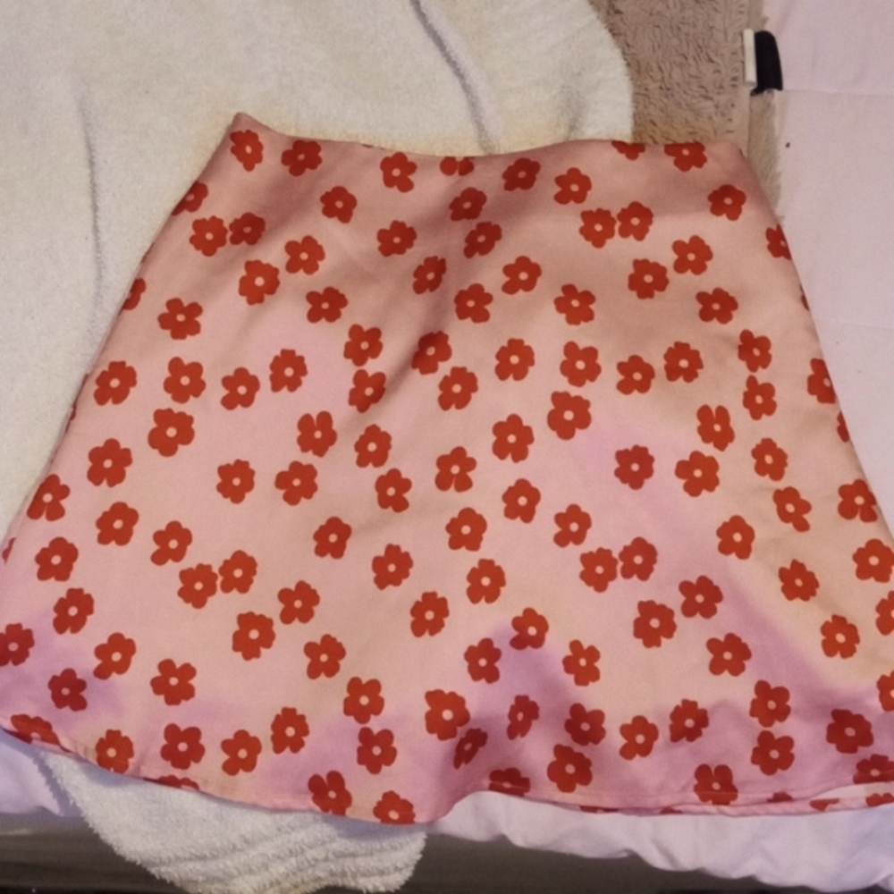 Flowy pink skirt